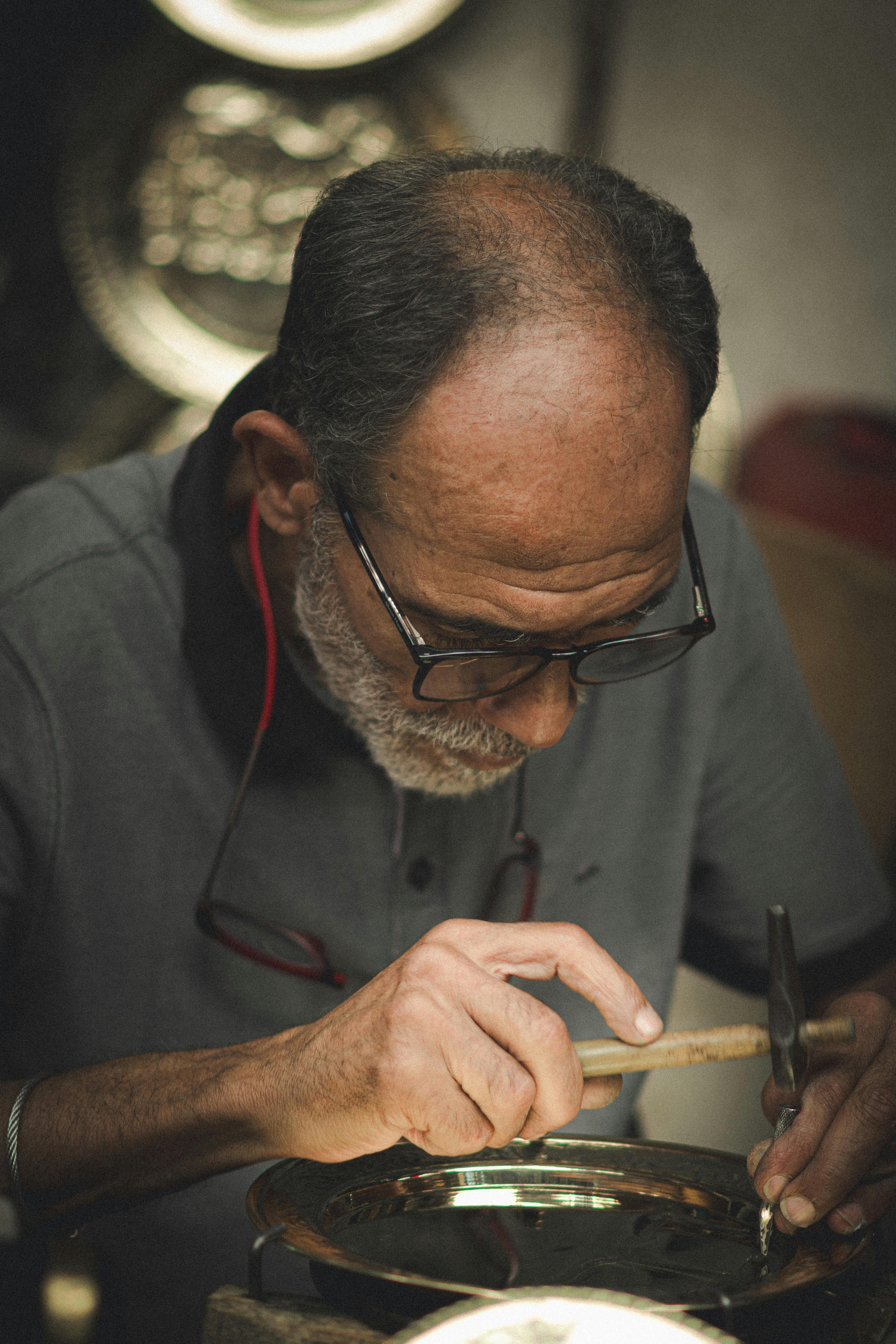 Artisan travaillant